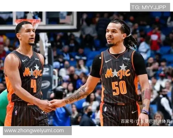 洛杉矶火队与纽约自由队的激烈对决引发篮球迷热议