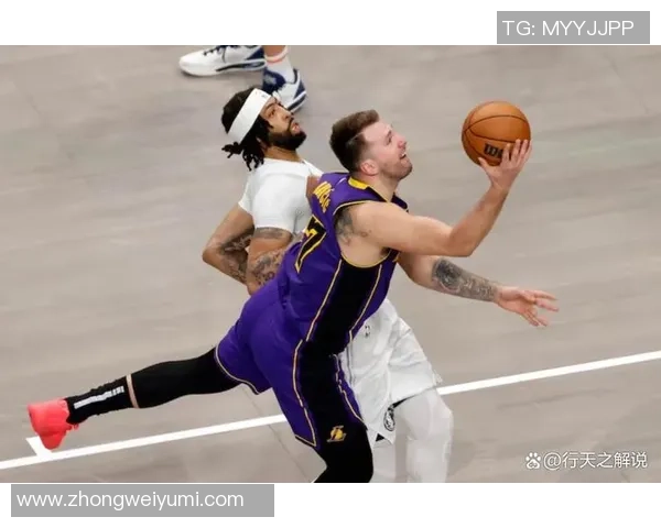 雄鹿与独行侠激战正酣NBA赛季精彩对决引发球迷热议