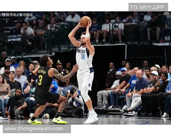 克莱汤普森：勇士队的三分王与篮球场上的传奇故事