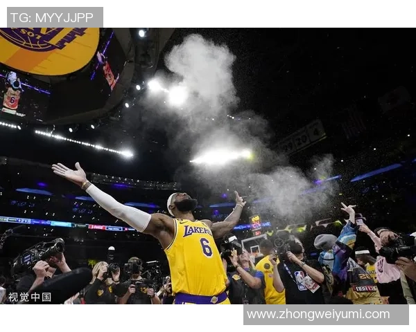 詹姆斯的篮球传奇之路:从天赋少年到NBA巨星的奋斗历程 詹姆斯的篮球传奇之路:从天赋少年到NBA巨星的奋斗历程