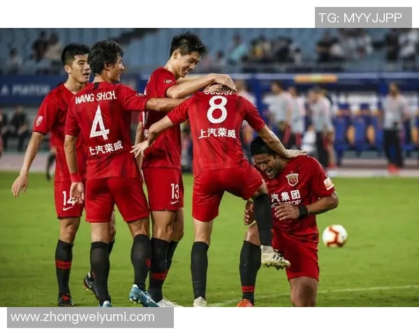 上港与首尔激战正酣红牌风波引发双方争议与热议