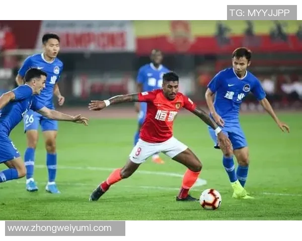 河南建业迎战恒大淘宝争夺中超联赛关键三分的激烈对决