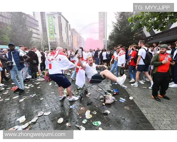 英格兰与俄罗斯球迷激烈冲突现场直击引发国际关注